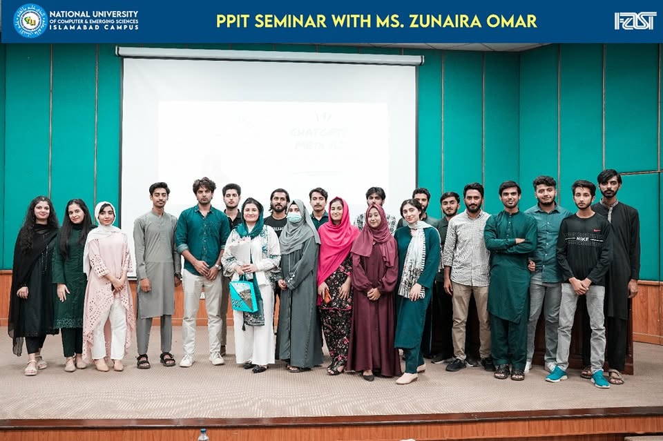Zunaira Omar mentoring students at FAST-NUCES